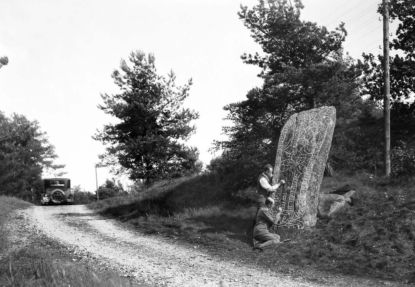 Vikingernes Mærke: Runer